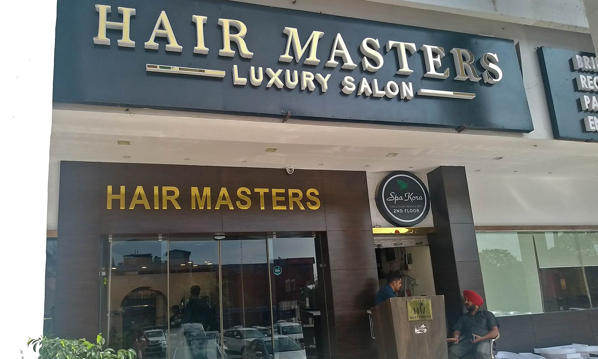 HAIR MASTER LUXURY SALON, 1 outlets in New Delhi 